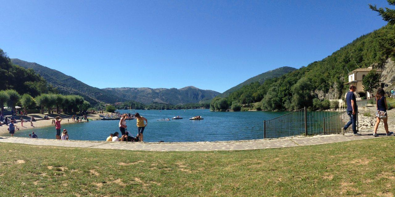 La Locanda Del Lago Lucciola Villalago Exterior foto